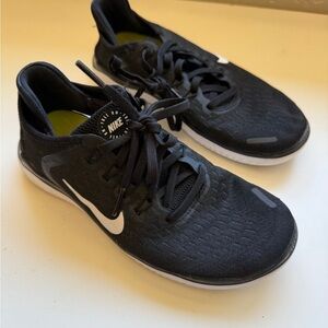 Nike Men's Black and White Athletic Shoes